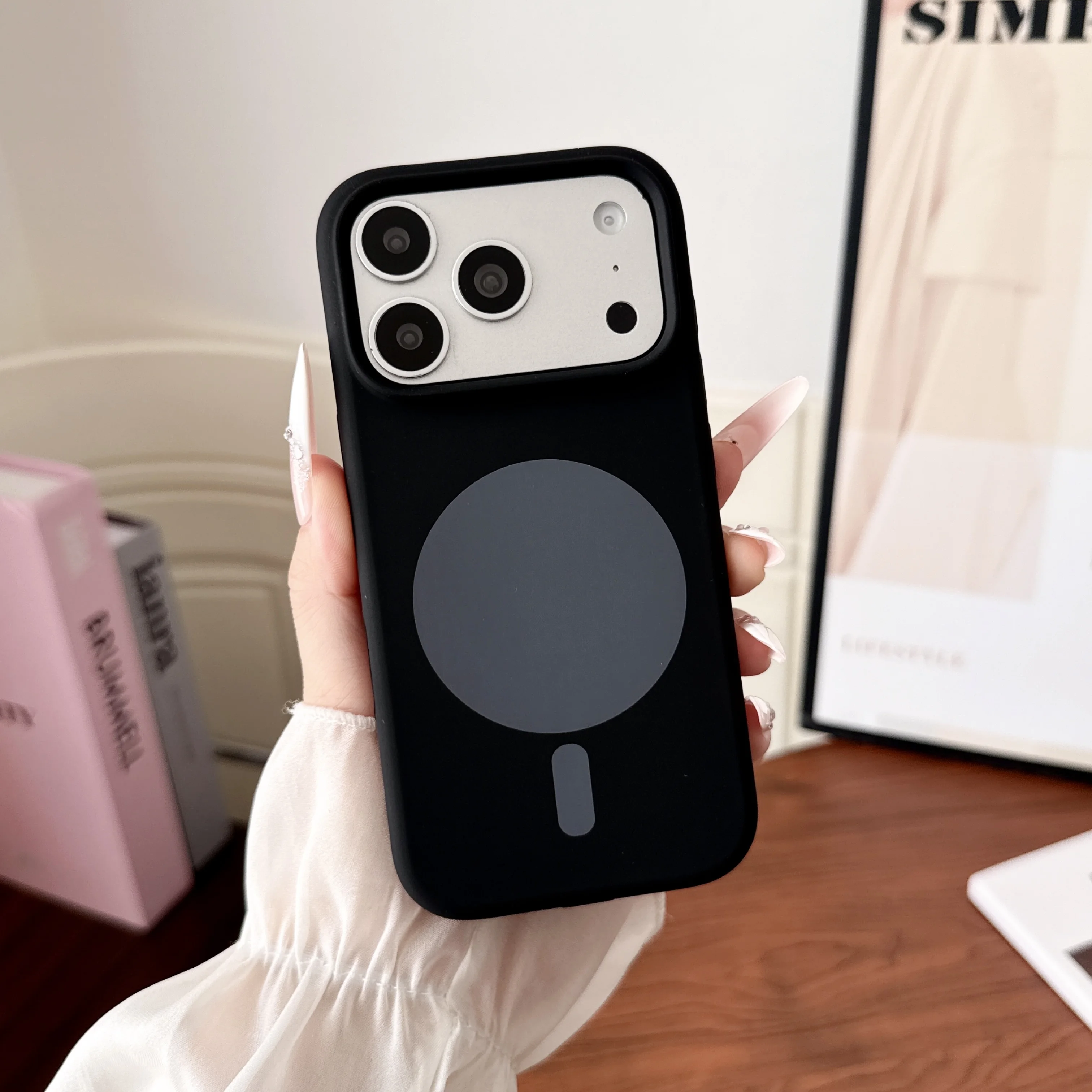 세련된 디자인의 자석 부착 무선 충전 기능이 있는 단색 - Liquid Silicone Magnetic Phone Case 리뷰 및 가격